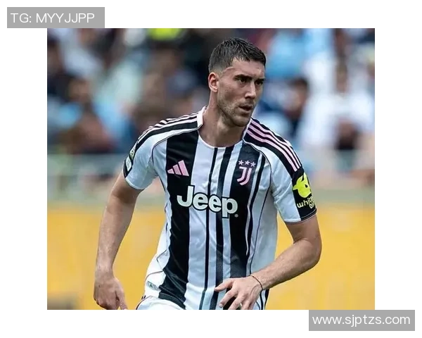 足球球星奋力回追展现拼搏精神激励球队逆境中坚持到底